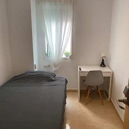 Single Room In My Apartment At The Beach Valencia Luaran gambar