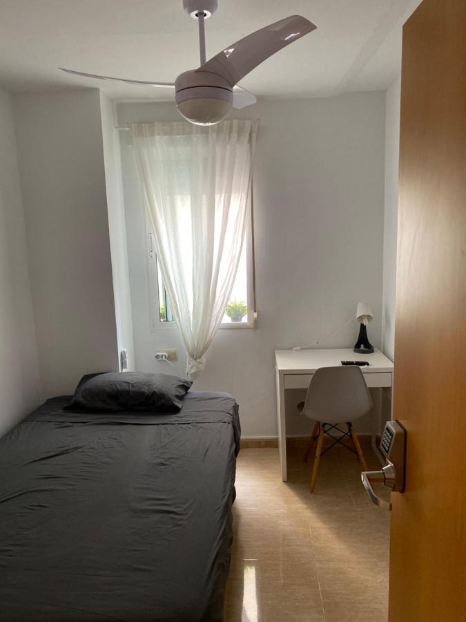 Single Room In My Apartment At The Beach Valencia Luaran gambar